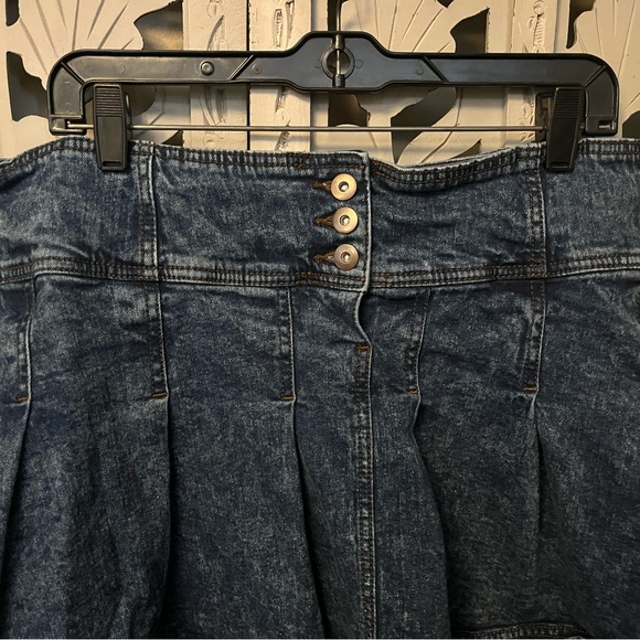 NO BOUNDARIES VINTAGE CUTE COTTON DARK BLUE ACID WASH PLEATED MINI SKIRT - Picture 2 of 6